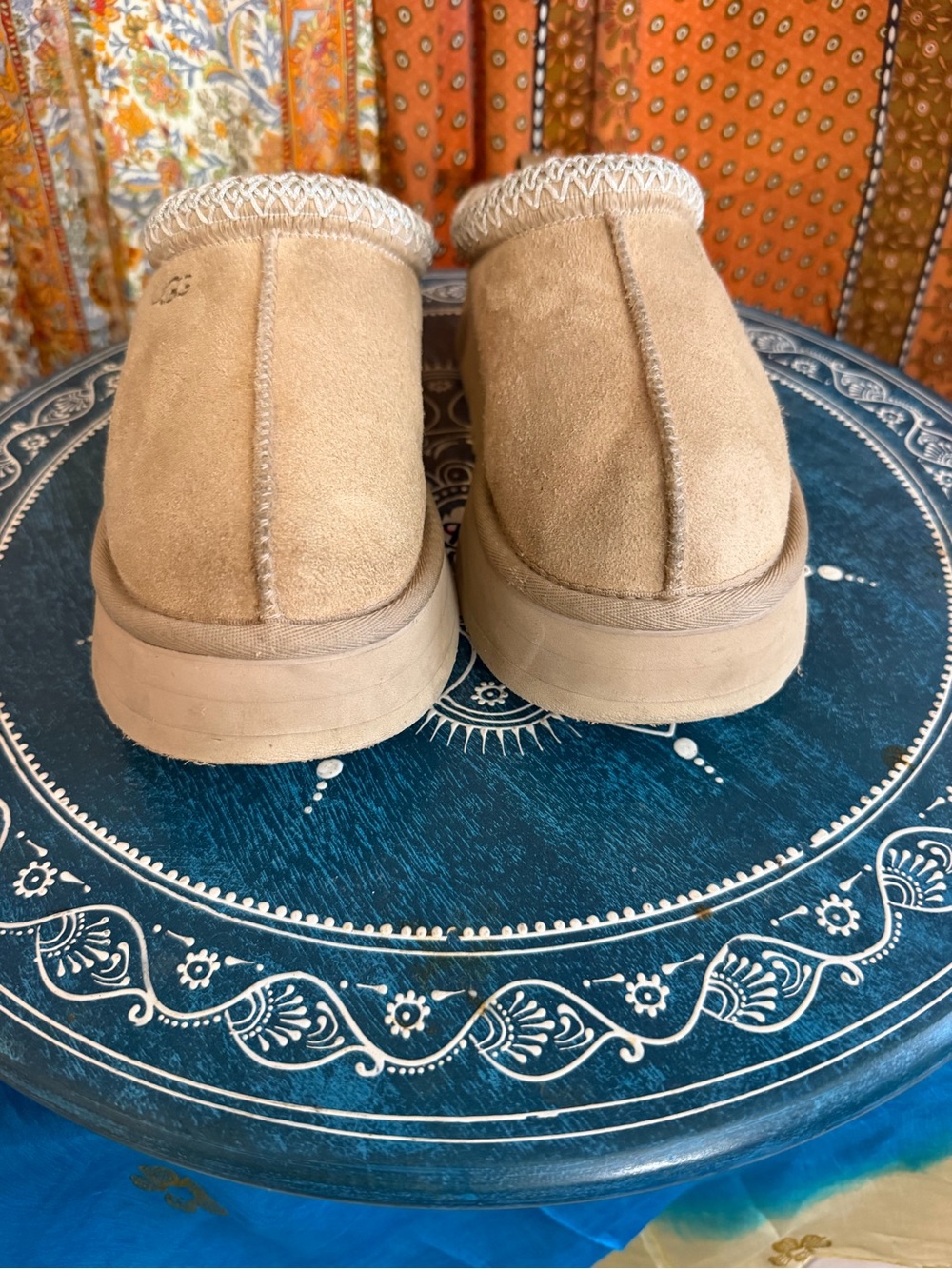 UGG TAZZ PLATFORM SLIPPERS IN SAND Size 8